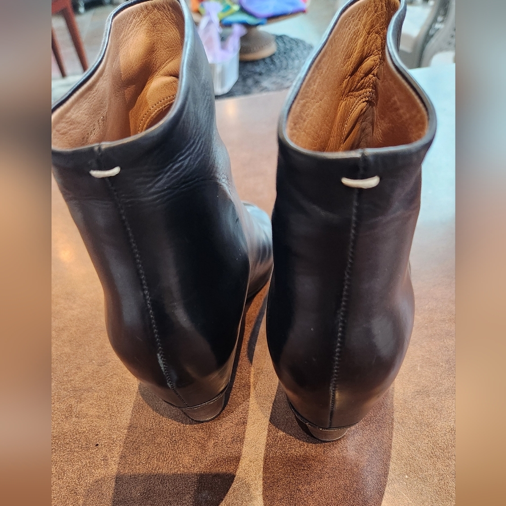 Vero Cuoio Peep Toe Ankle Bootie - Picture 2 of 10